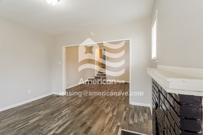 Building Photo - 608 Jerry Coleman St