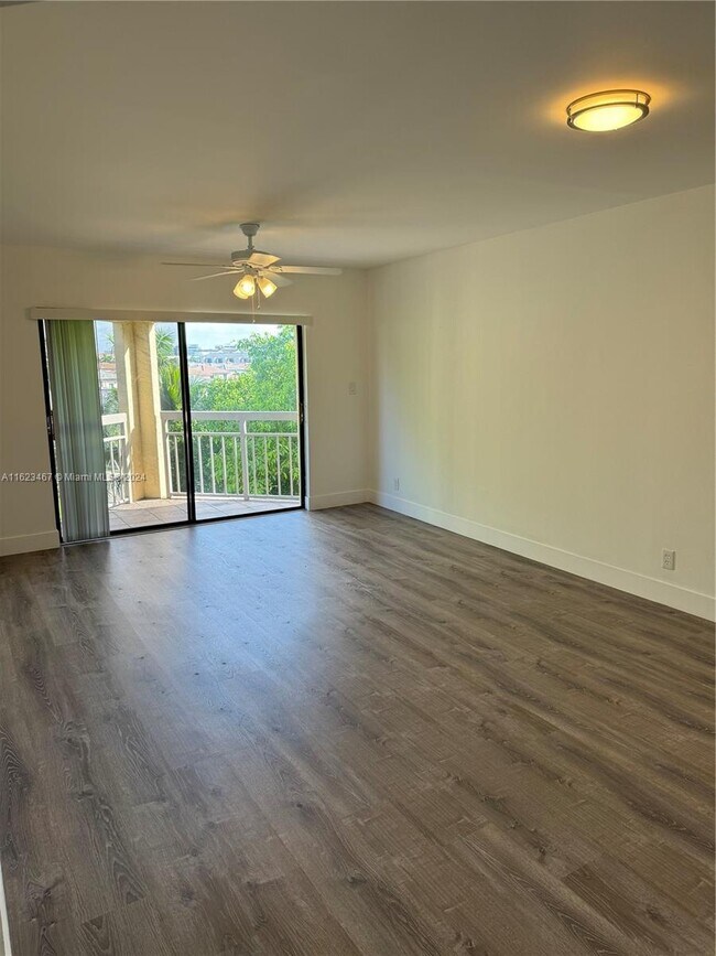 Building Photo - 8290 Lake Dr