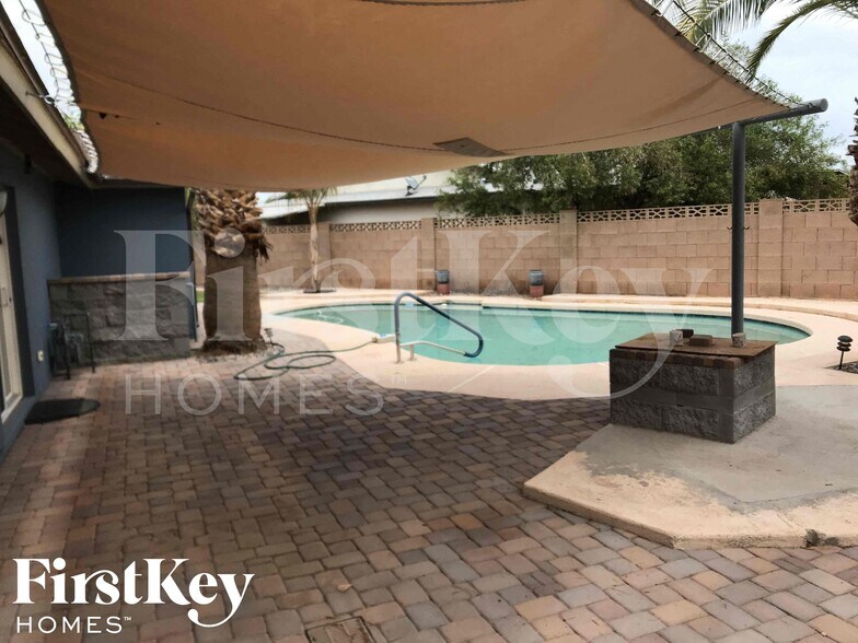 Building Photo - 4149 W Shangri La Rd