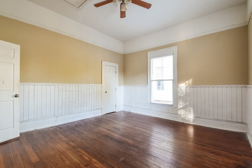 Building Photo - 114 E Broad St