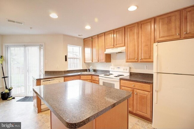 Building Photo - 607 Cawley Dr