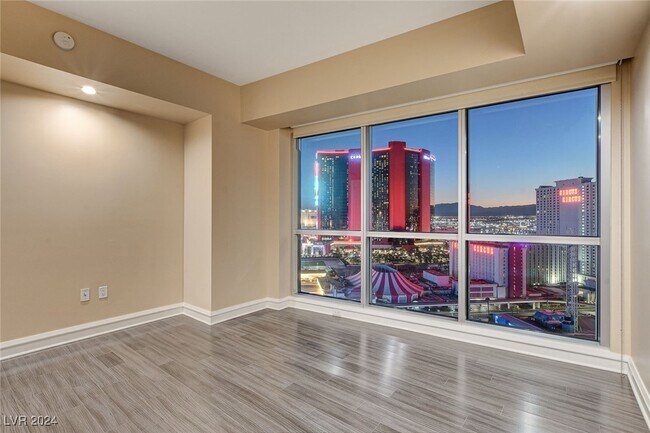 Building Photo - 2700 S Las Vegas Blvd