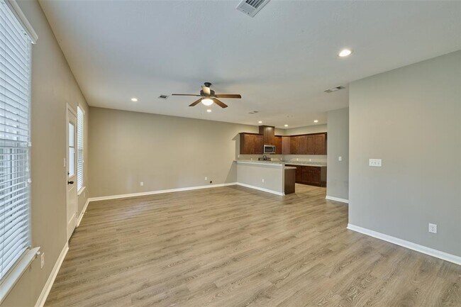 Building Photo - 132 Artesian Way