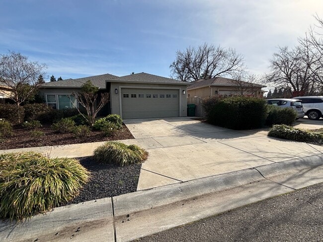 Building Photo - Beautiful 3 Bed, 2 Bath Home Located in Quaint Cul-de-Sac