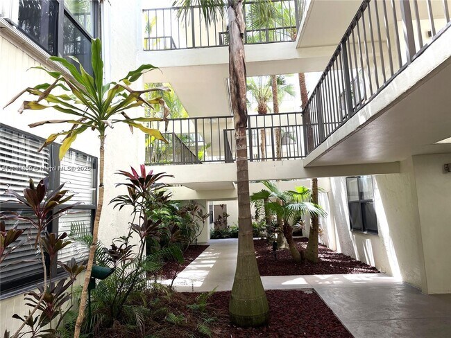 Building Photo - 20350 W Country Club Dr