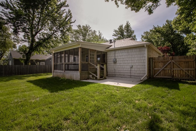 Building Photo - 6038 Juniper Dr