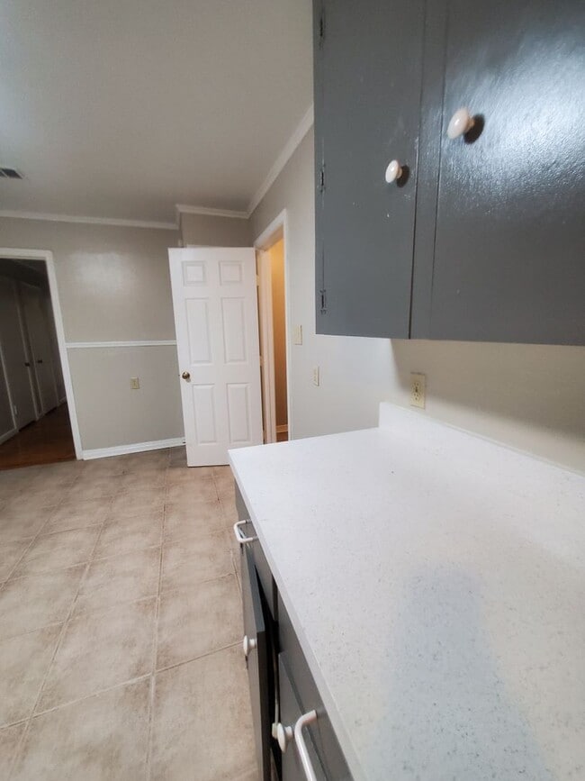 Building Photo - $500 Off 1st Month Special