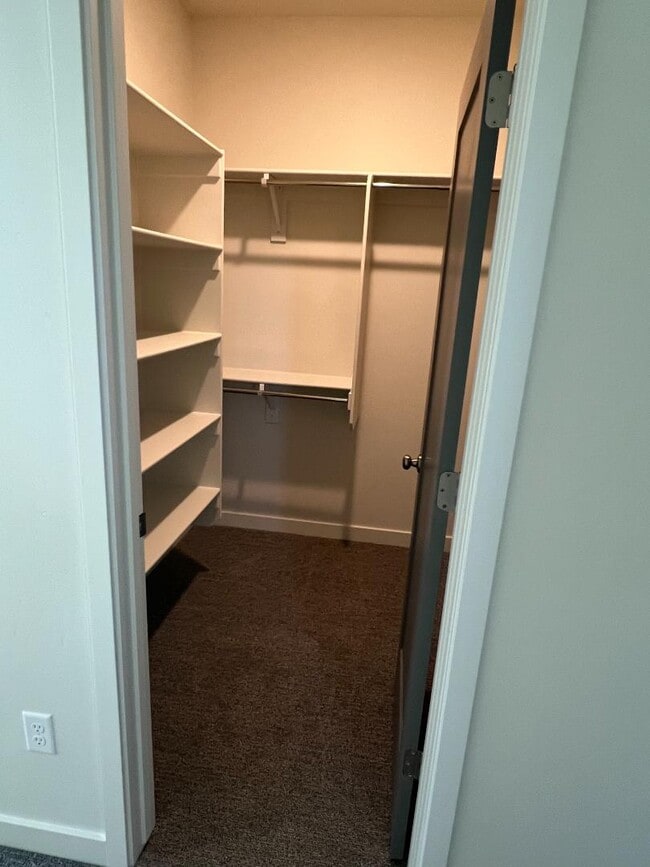 Building Photo - 636 E 12225 S