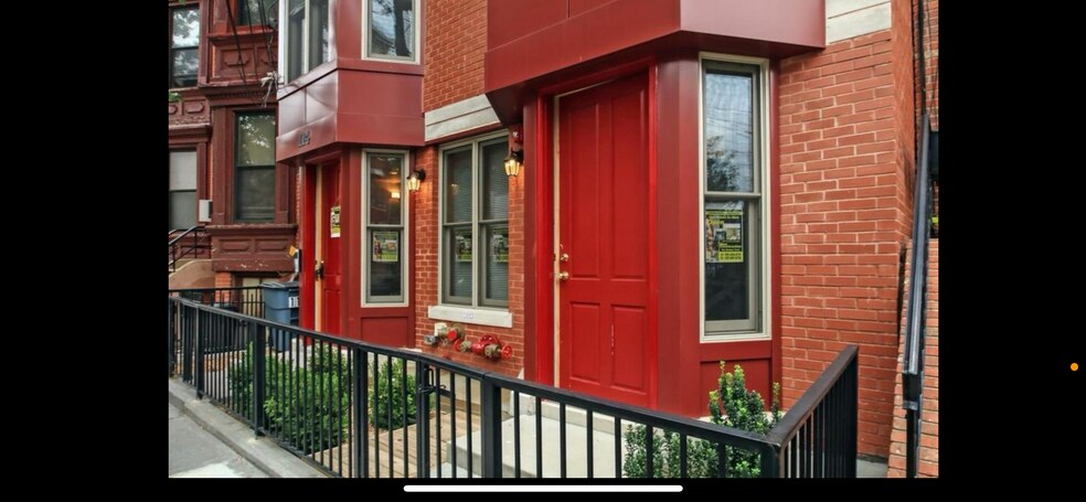 Building Photo - 114 Erie St