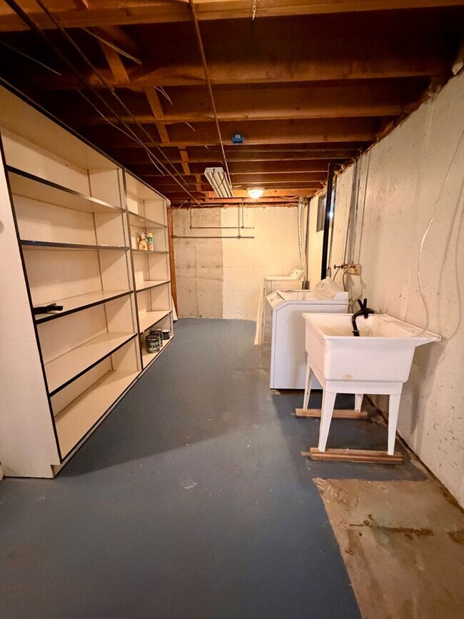 Building Photo - Lovely 5-bedroom, 2¾-bath home located in the heart of Old Town Firestone!