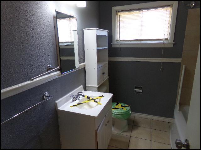 Building Photo - 1215 W 37th St