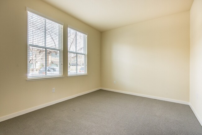 Building Photo - Walking Distance to Downtown Mountain View...