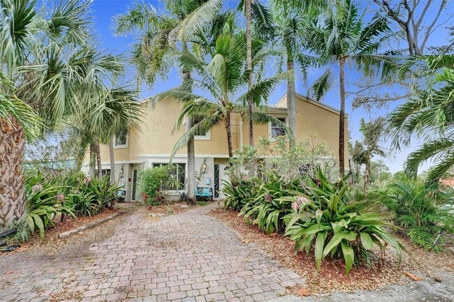 Building Photo - 307 SW 11th Ct