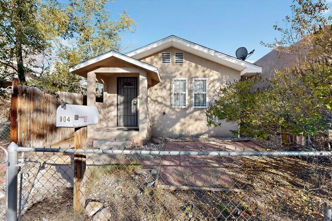 Building Photo - Historic Bungalow House 2 Bedroom 1 Bath- MOVE-IN Special