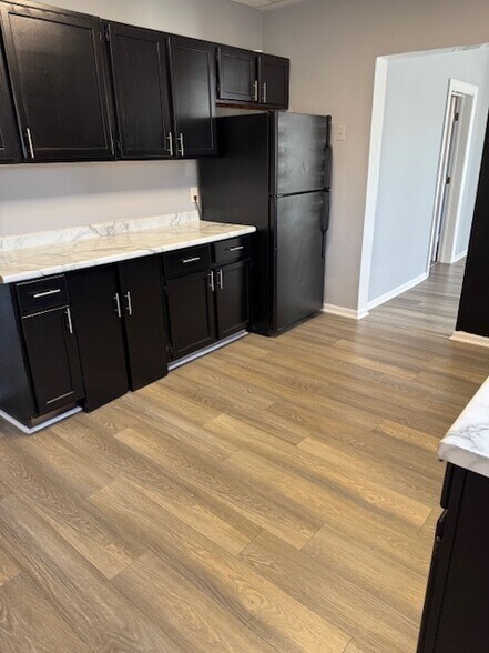 Building Photo - 482 Stella St