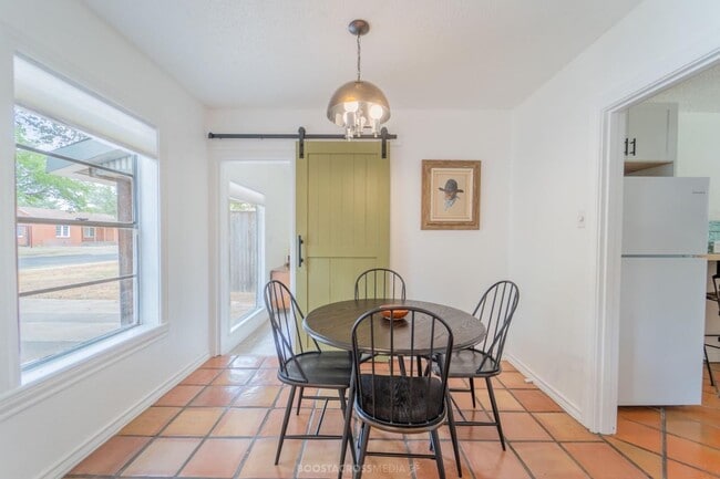 Building Photo - AUGUST PRE-LEASE! ADORABLE 3 bedroom!