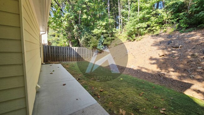 Building Photo - 2624 McGuire Dr