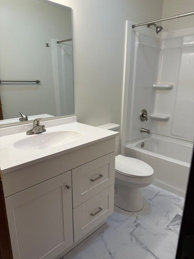 Building Photo - 3 Bedroom/3.5 Bath Townhome