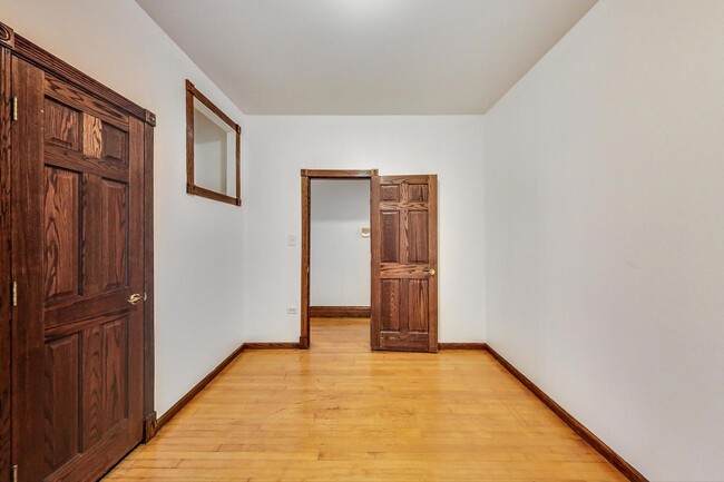 Building Photo - 3515 N Wilton Ave