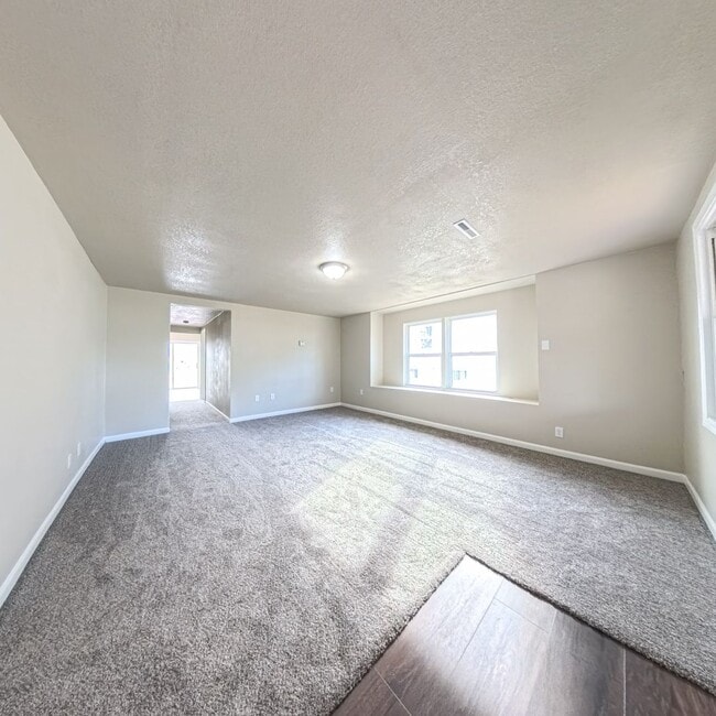 Building Photo - Newly updated 2 bedroom 1 bathroom home-Melcher