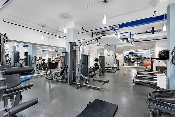 Building Photo - 407 Park Ave S