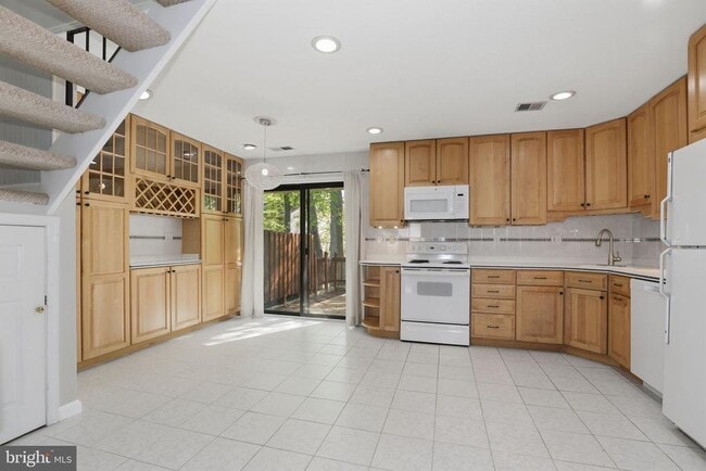 Building Photo - 2369 Southgate Square