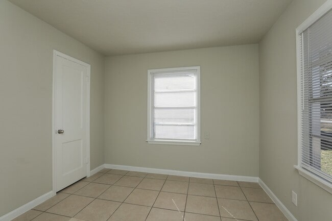 Building Photo - 11914 Meadowpass St