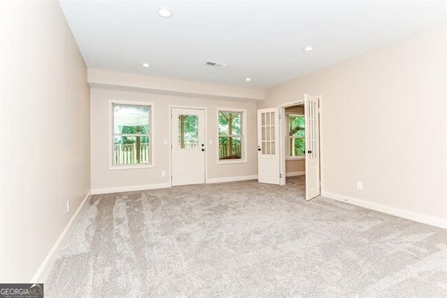 Building Photo - 5552 Leaf Ridge Ln NE