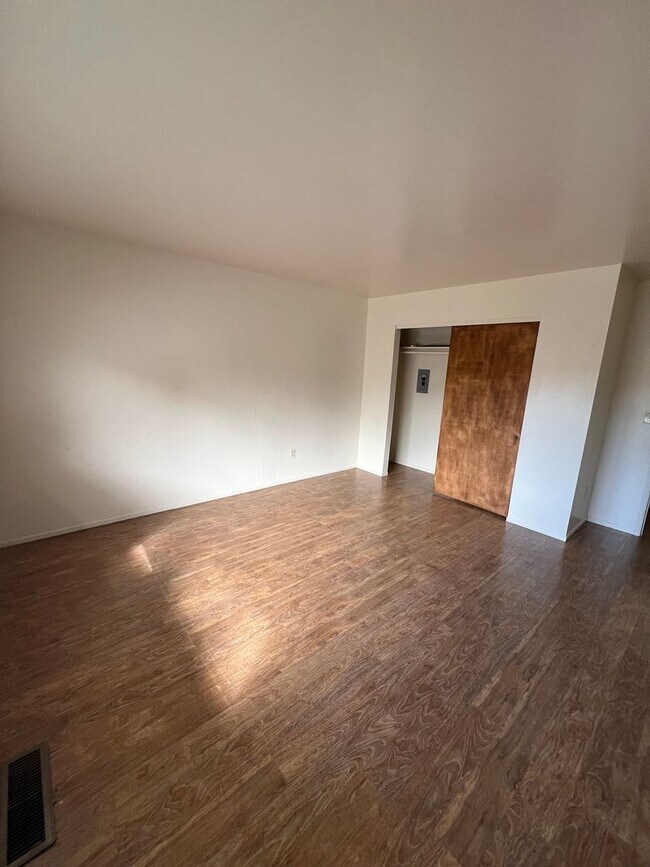 Building Photo - Oroville 4 bed 2 bath 3300sqft country hom...