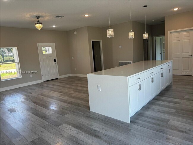 Building Photo - 7916 Granada Rd