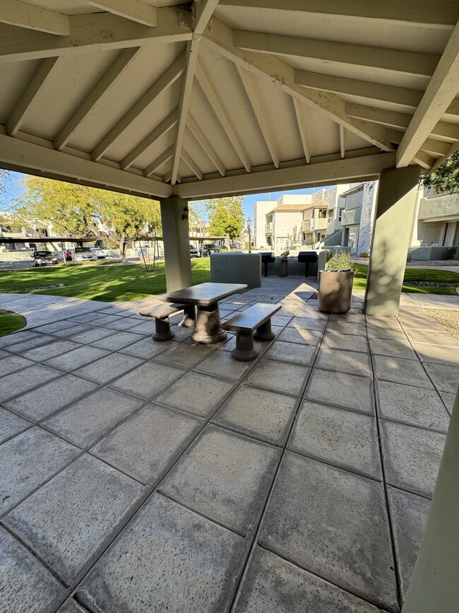 Building Photo - 1825 W Ray Rd