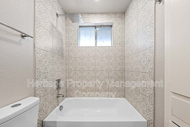 Building Photo - 4402 Seabreeze Dr