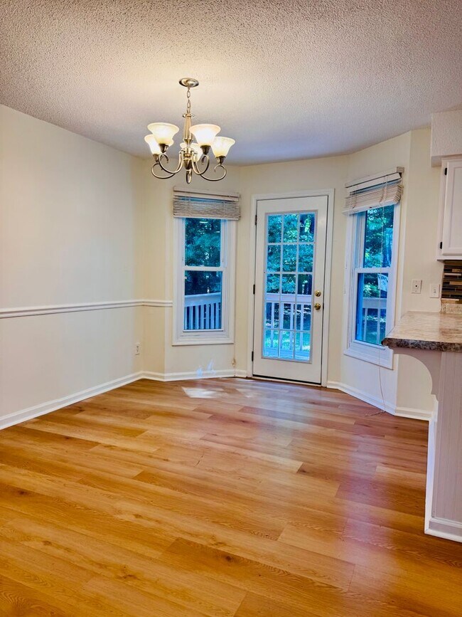 Building Photo - Charming & Spacious 3-Bedroom Home Just Mi...