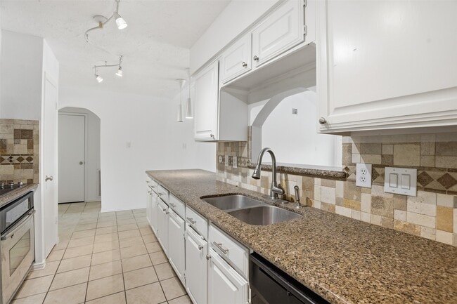 Building Photo - 10306 Jillana Kaye Dr