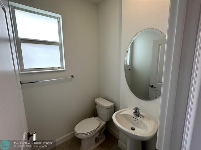 Building Photo - 2420 NW 131st Cir