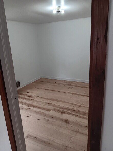 Building Photo - 2550 Silver Lake Spur