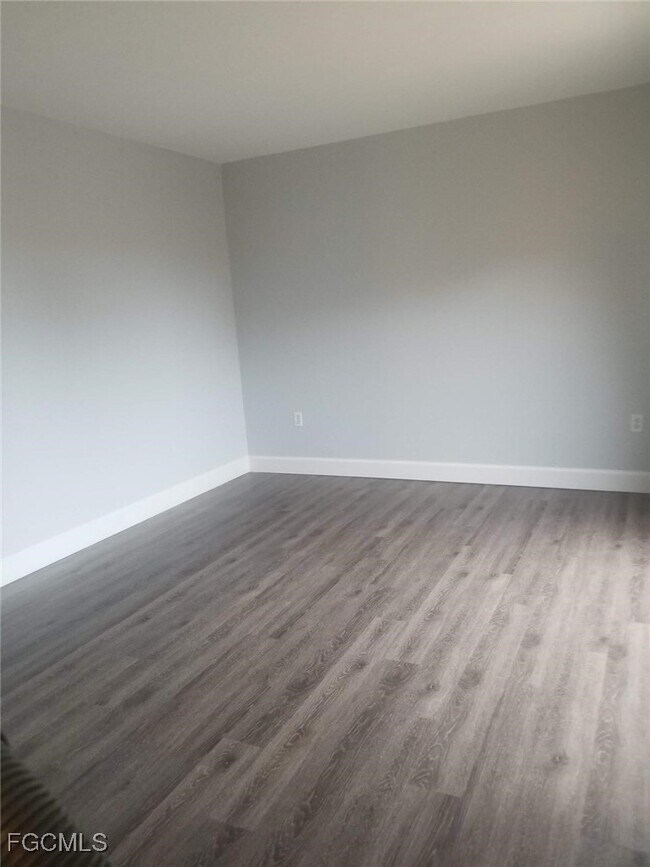 Building Photo - 5223 Cedarbend Dr