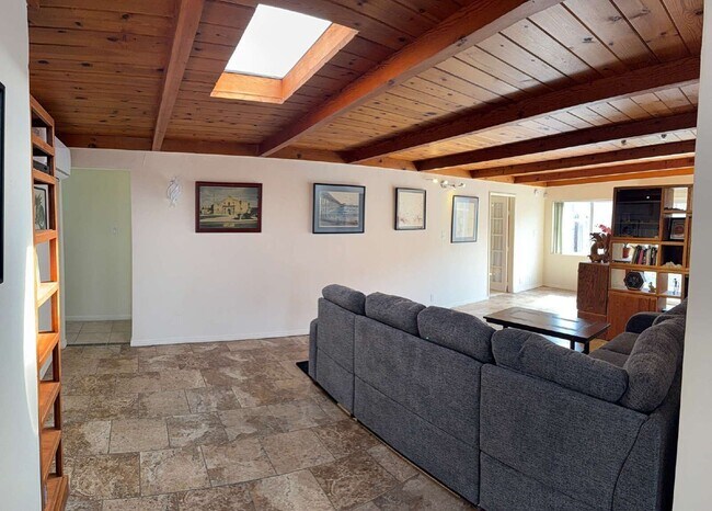 Building Photo - 5360 El Arbol Dr
