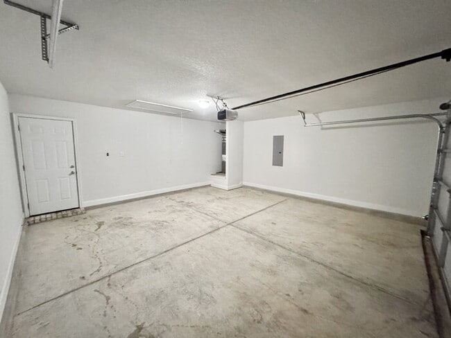 Building Photo - 8437 Grayce Dr