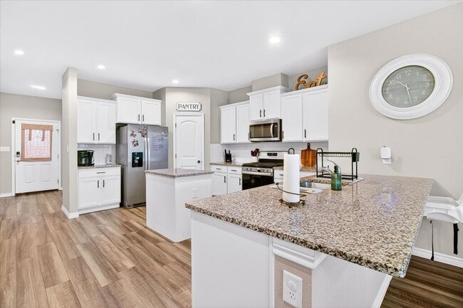 Building Photo - 8121 Cattlemen Dr