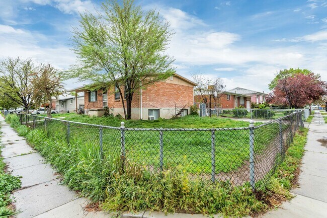 Building Photo - 8177 Darin St
