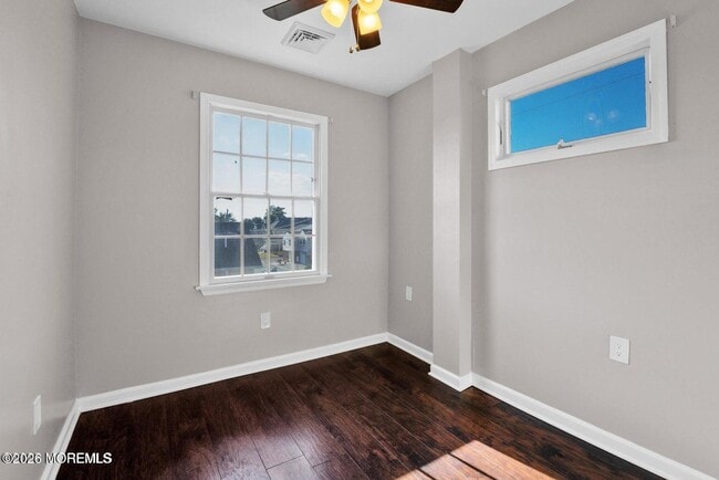 Building Photo - 401 Spruce St
