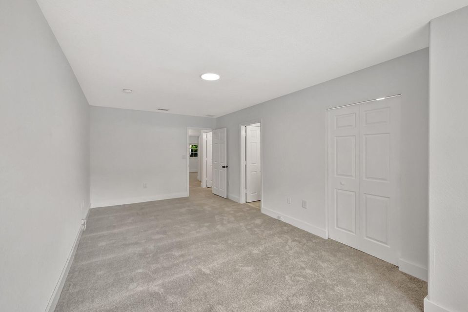 Building Photo - 3055 Riverside Dr
