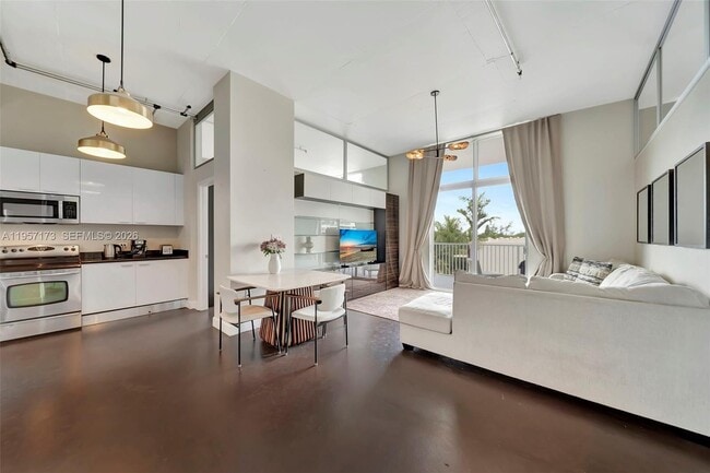 Building Photo - 2100 Van Buren St