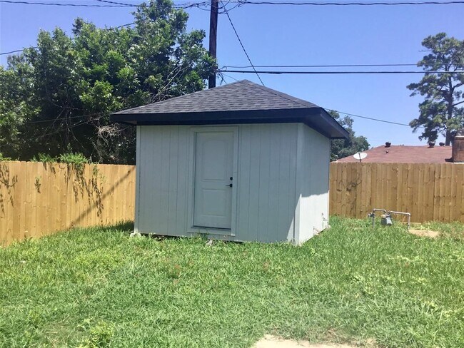 Building Photo - 8913 Homewood Ln
