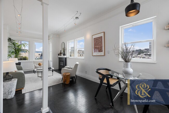 Building Photo - 382 Green St