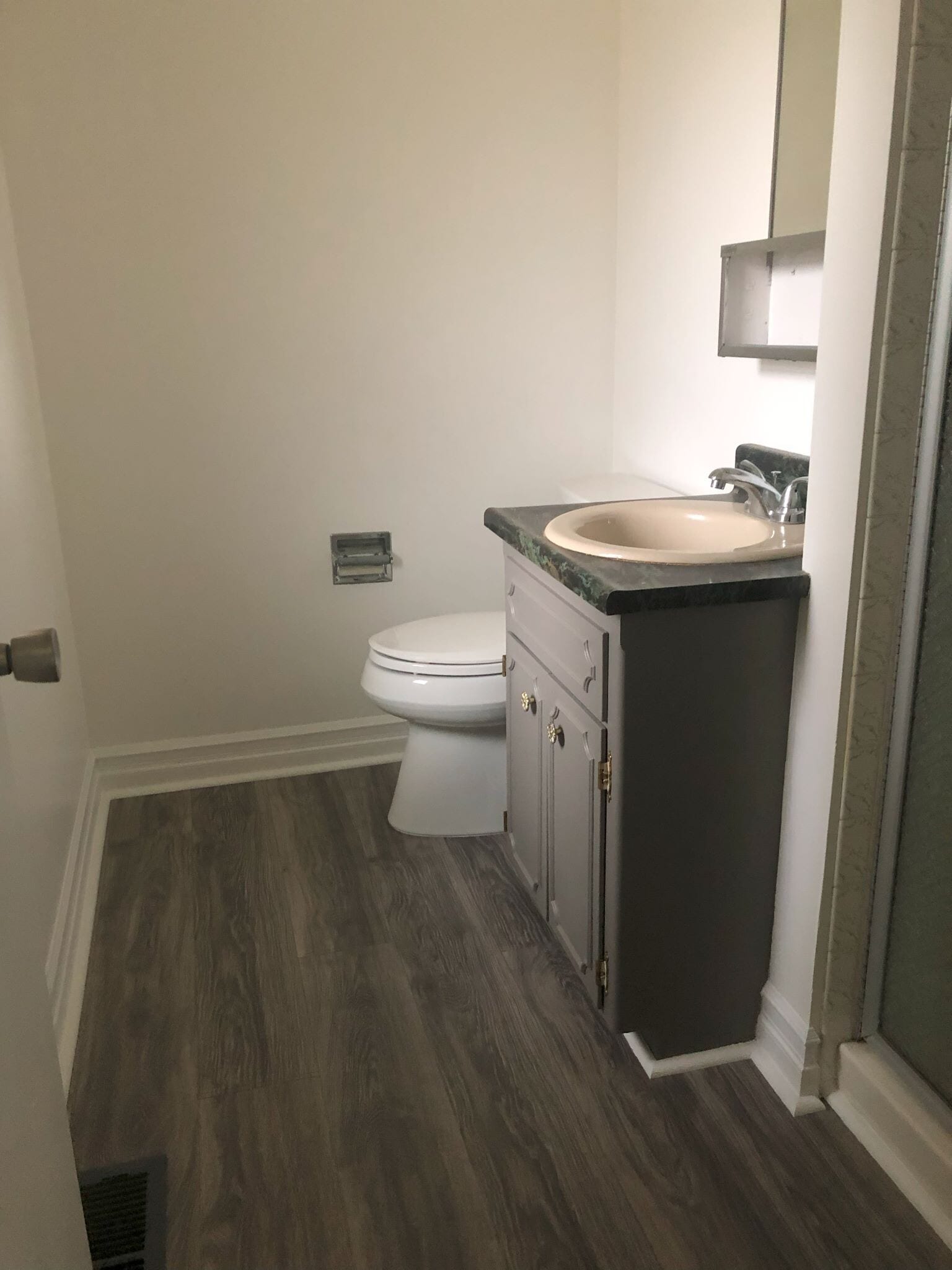 Building Photo - 516 E Wedgewood Ave