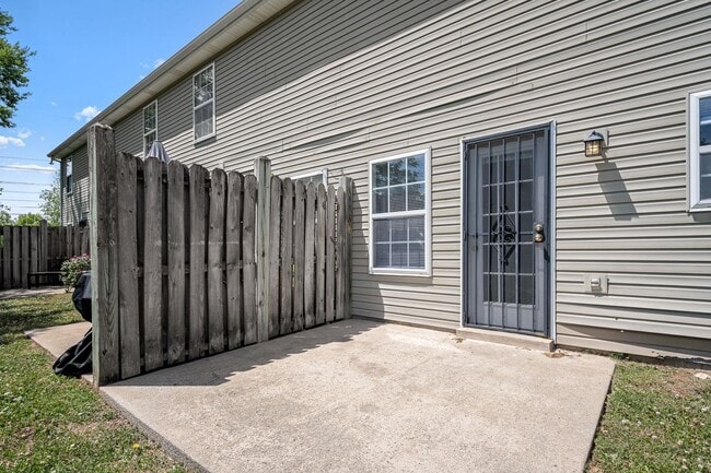 Building Photo - Hamlet Square Townhomes -2304A