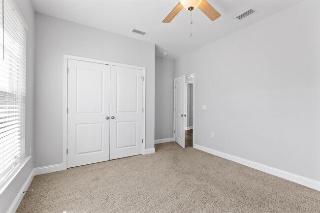 Building Photo - 8756 Glen Oak Trail