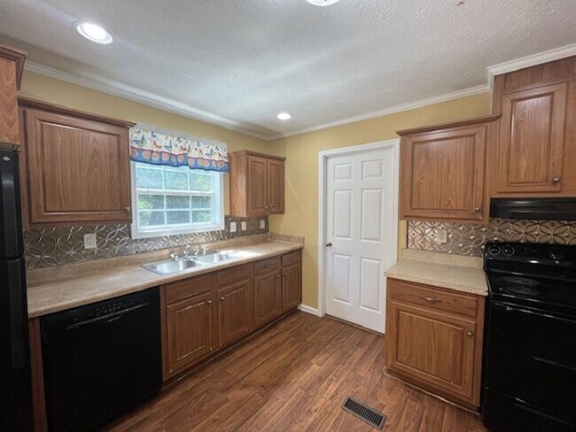 Building Photo - Spacious 3 bedroom 2 bath home in Leland